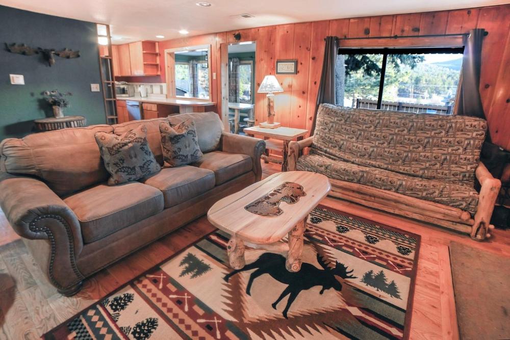 Lazy R Cottages- 9 cabin